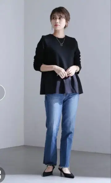 La Totalite 페플럼 풀오버 블랙