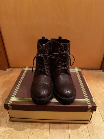 다크 브라운 브로그 디자인 부츠 (Lee)