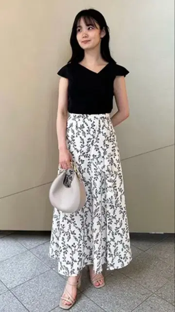 프레이아이디 스나이델 스커트 상의 세트