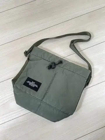 [ 미사용 새상품 ] BAGS IN PROGRESS 숄더백 KHAKI