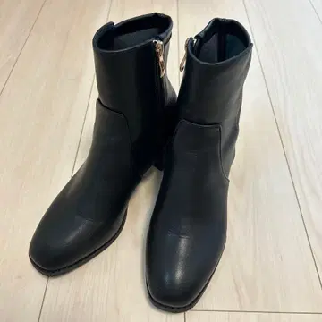 오리엔탈 트래픽 청키힐 미들 부츠 블랙