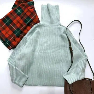 데프레 터틀넥 와이드 니트 아이스 블루 민트 투모로우랜드