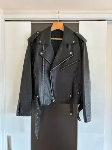 블랙 가죽 라이더 자켓