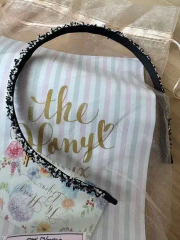 The Hany Bijoux 더 허니 트위드 머리띠 스키니