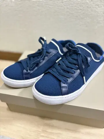 [ LACOSTE ] 네이비 남성용 메쉬 스니커즈