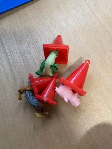 토이스토리 삼각형 콘 피규어