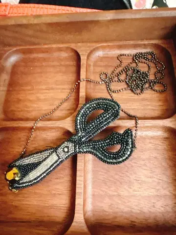 고바야시 모코 maison des perles 재단 가위 목걸이