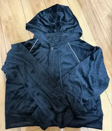 GU 블랙 후드 부착 후드티