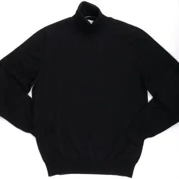 블랙 터틀넥 니트