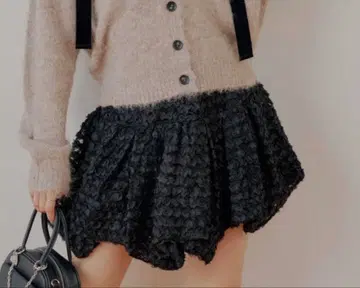 Chico 밑단 벌룬 레이스 미니 스커트 블랙