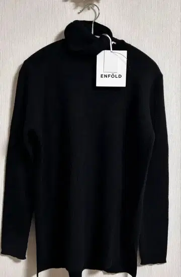 엔폴드 터틀넥 리브 스웨터 블랙 25300 블랙