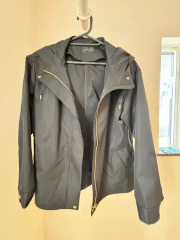 다크 그레이 후드 부착 마운틴 파카