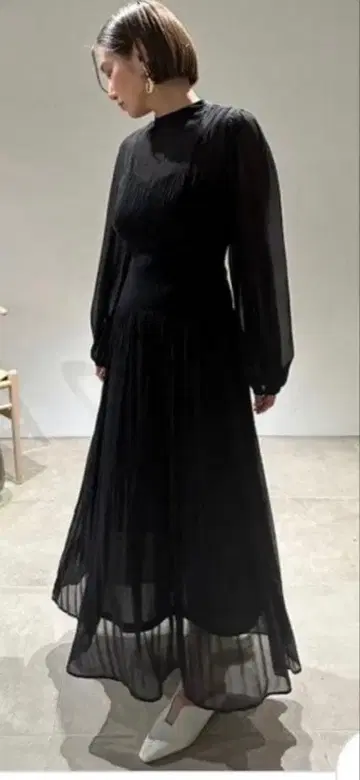 FRAY I.D 허리 리브 플리츠 원피스 블랙