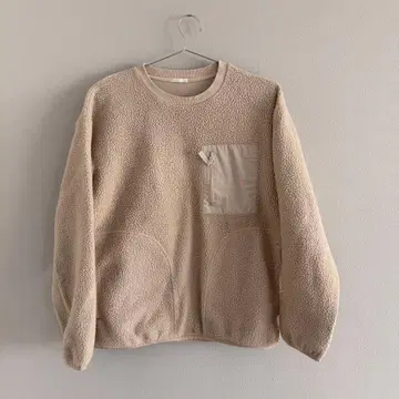 베이지 플리스 자켓 포켓 부착