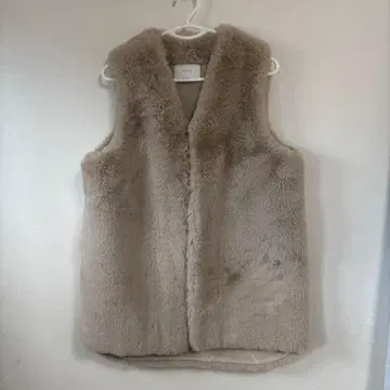 쿠튀르 베이지 퍼 베스트 사이즈 38