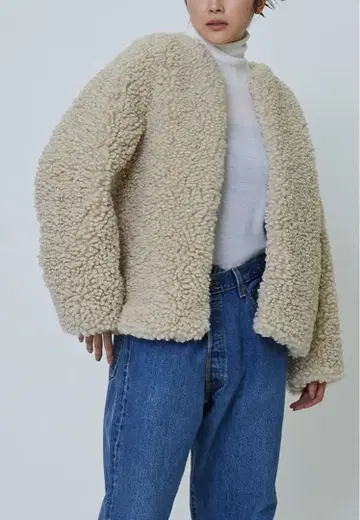 프리미에 아롱디스망 아이보리 보아 컬리 오버코트