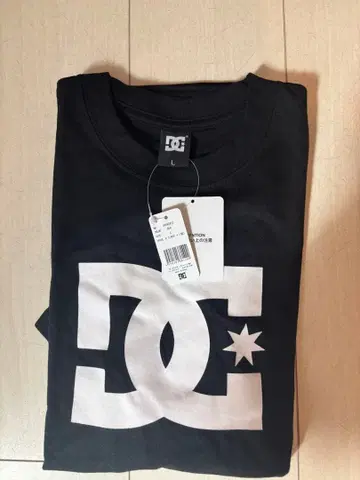 DC 블랙 T셔츠 L 사이즈 반팔