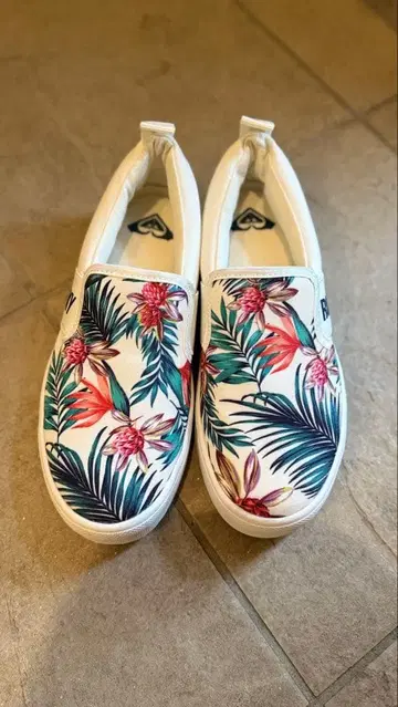 ROXY 트로피컬 패턴 슬립온