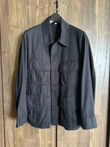 유니클로 U 밀리터리 자켓 남성용 M 사이즈 블랙(검정)