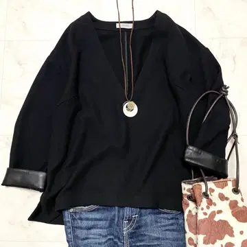 새상품급 22SS YONFA 요음파 딥 V 풀오버 가죽 절개 블랙