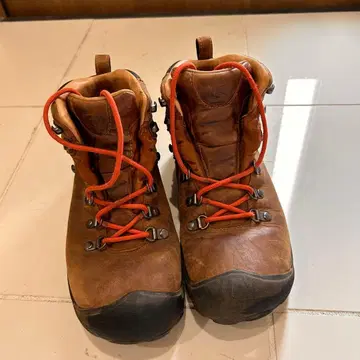 KEEN 피레네 트레킹 슈즈