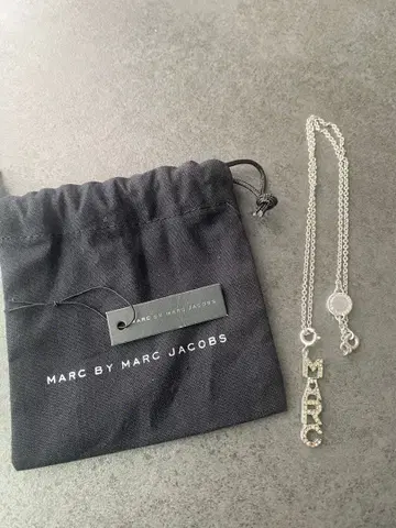 MARC BY MARC JACOBS 크리스탈 목걸이