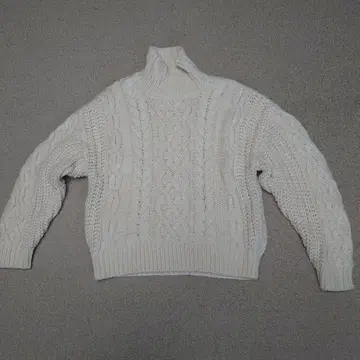 아이보리 케이블 짜임 하이넥 스웨터 F 사이즈
