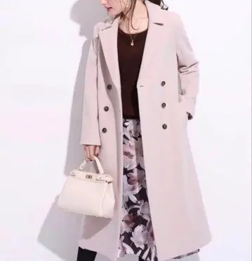 아푸와이저 리셰 백 볼륨 코트