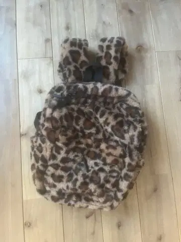 레오파드 무늬 퍼 백팩