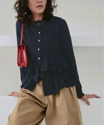 titivate 새상품급 프릴 헴 니트 가디건