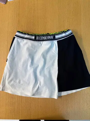 DECEMBERAY 화이트 블랙 스커트