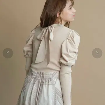 Mystrada 보타이 개더 퍼프 슬리브 리브 니트