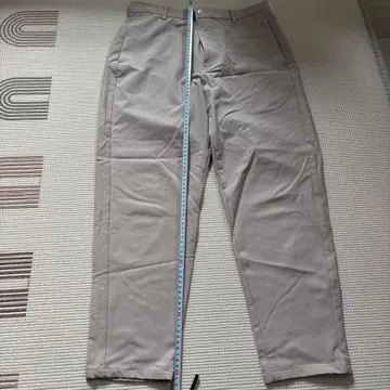 베이지 슬랙스 심플한 디자인