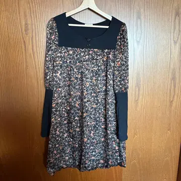 MAX&Co. 꽃무늬 긴팔 무릎 기장 원피스