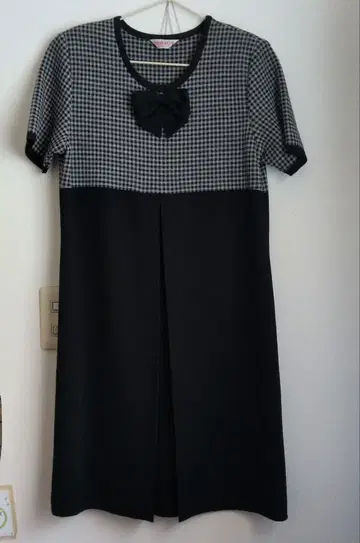 tomatsv 반팔 니트 무릎 기장 원피스