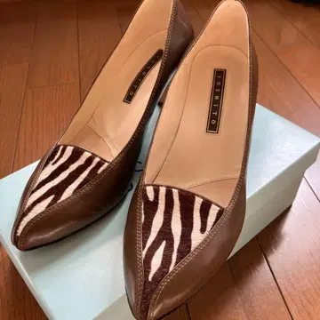 YOSHITO 브라운 제브라 패턴 펌프스