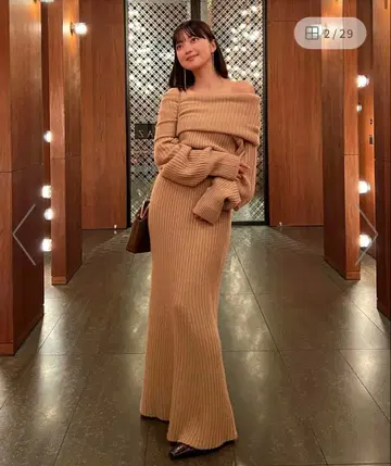 오프숄더 리브 니트 원피스 베이지