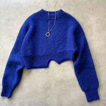 안쓰리드 UN3D. 모헤어 숏 니트 비대칭 블루