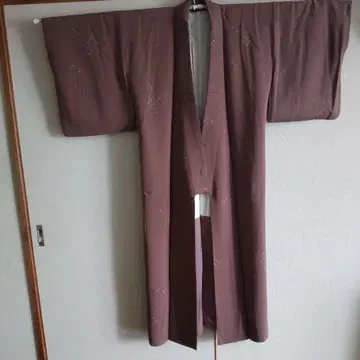팥색 이중 기모노입니다.