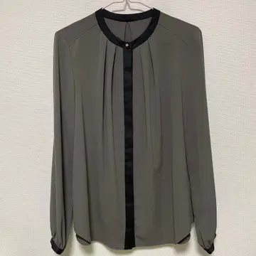 바이컬러 스탠드 블라우스 차콜 그레이