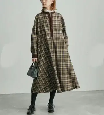 배색 밴드 카라 체크 셔츠 원피스 로페피크닉