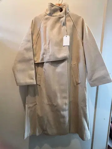 베이지 래글런 슬리브 코트 에시카