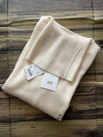 택 포함 미사용 유니클로 캐시미어 스웨터 터틀넥 M 화이트