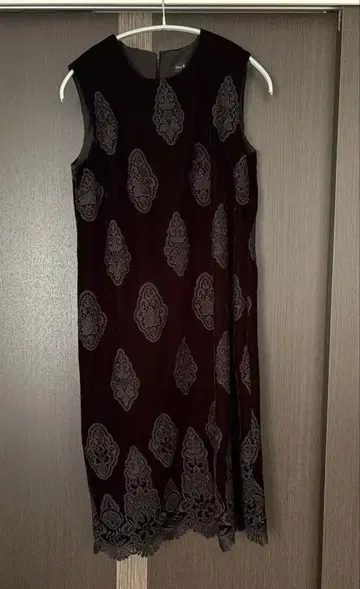 질스튜어트 자수 원피스 블랙 무릎 위 기장