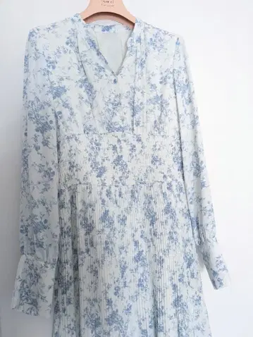 내추럴 뷰티 베이직 플라워 플리츠 롱 원피스