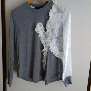 그레이 긴팔 T셔츠 레이스 프릴