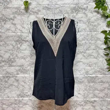 [ g1 ] [ 쉬인 ] 블랙 V넥 슬리브리스 상의 [ S ]