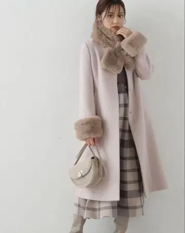 프로포션 바디 드레싱 인조 모피 탈부착 코트