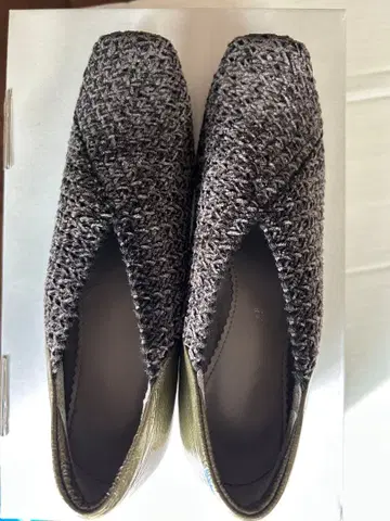 브라운과 골드 여성용 펌프스