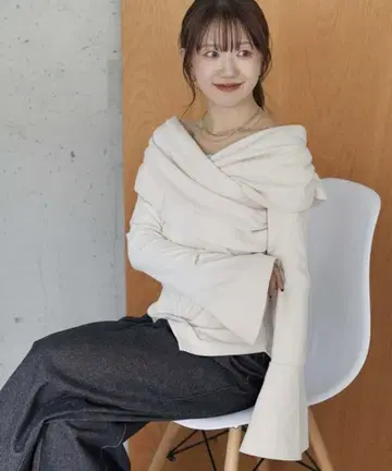 [택 포함 새상품] Yuna 기획 크로스넥 2WAY 티셔츠 아이보리